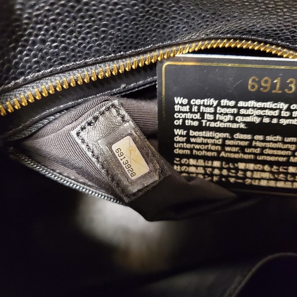 Authentic chanel medallion caviar - Picture 3 of 15